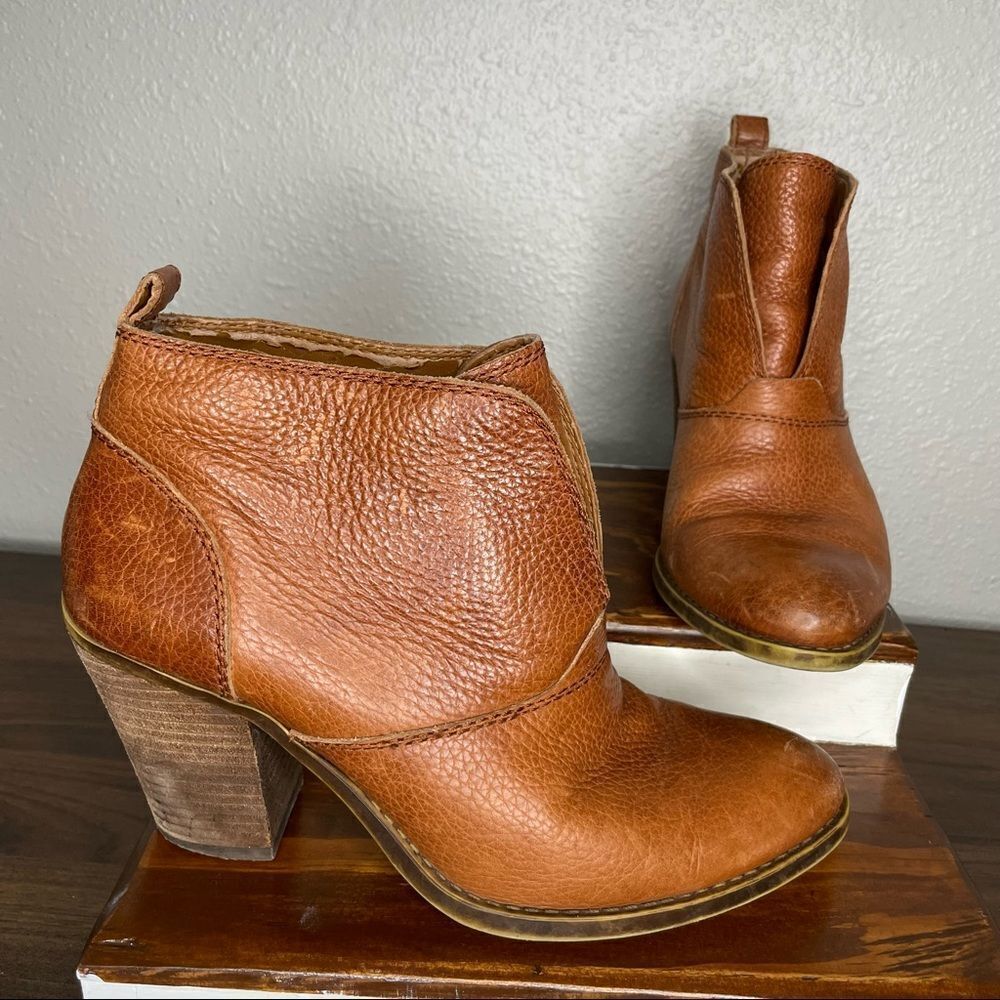 Lucky Brand Women’s Ehllen Distressed Tan Leather Ankle Boots Size 8.5